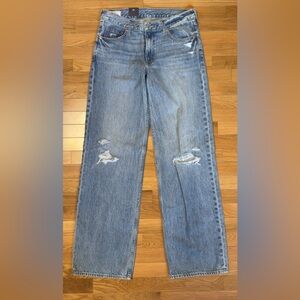New NWT! Gap Women’s low stride jeans - medium wash size 6 Tall. Loose/ Low Rise